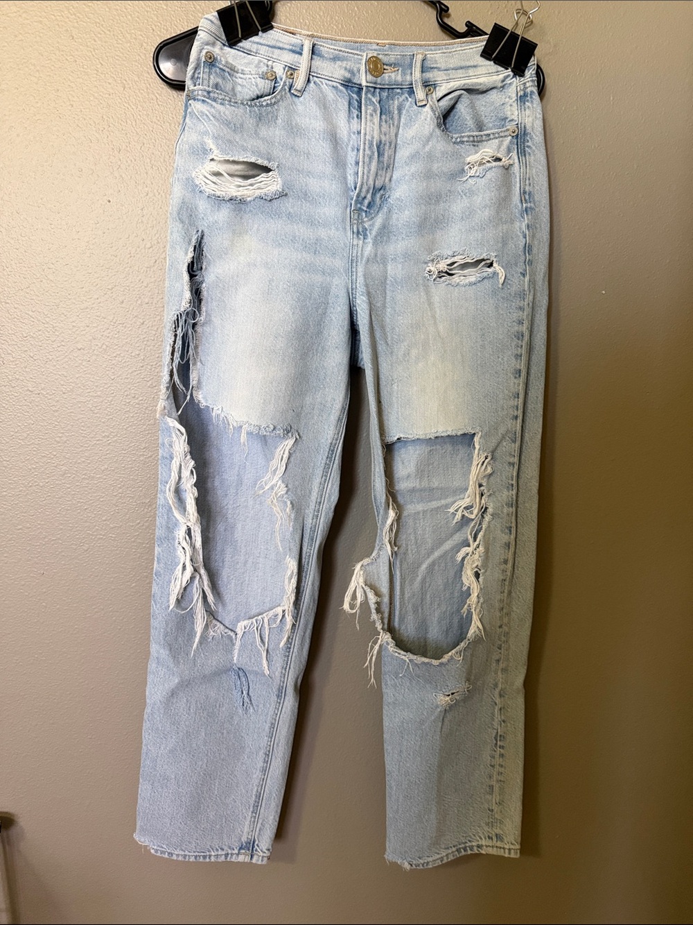 Women’s American Eagle Outfitters Light Blue Distressed Boyfriend Jeans